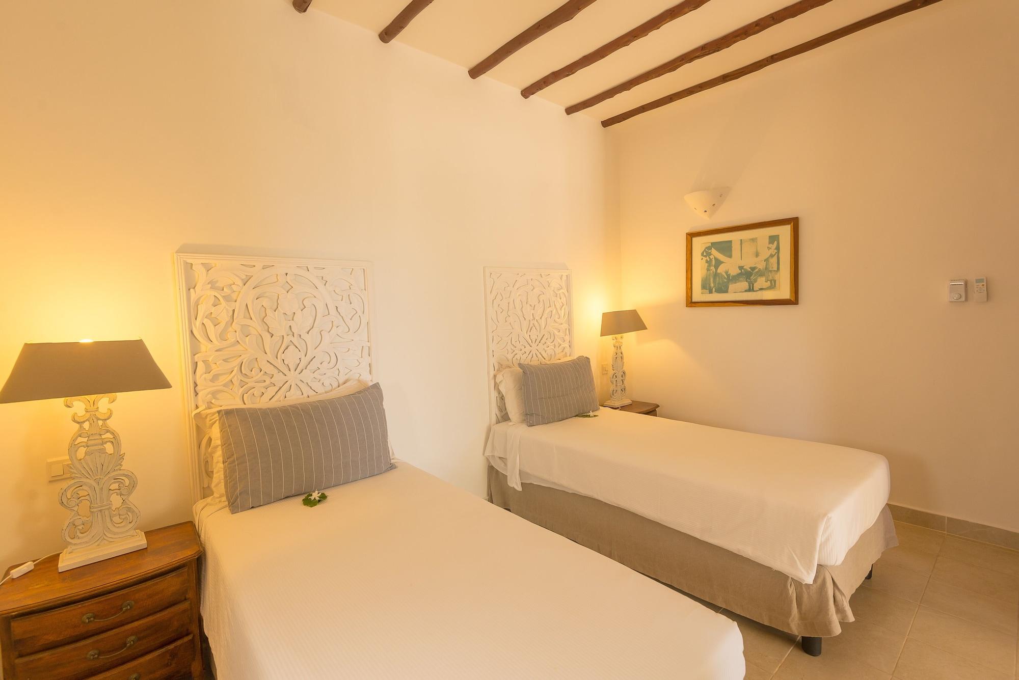 Complex Konokono And Isaraya Luxury Overwater Michamvi